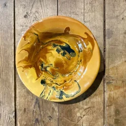 Assiette creuse jaspée miel