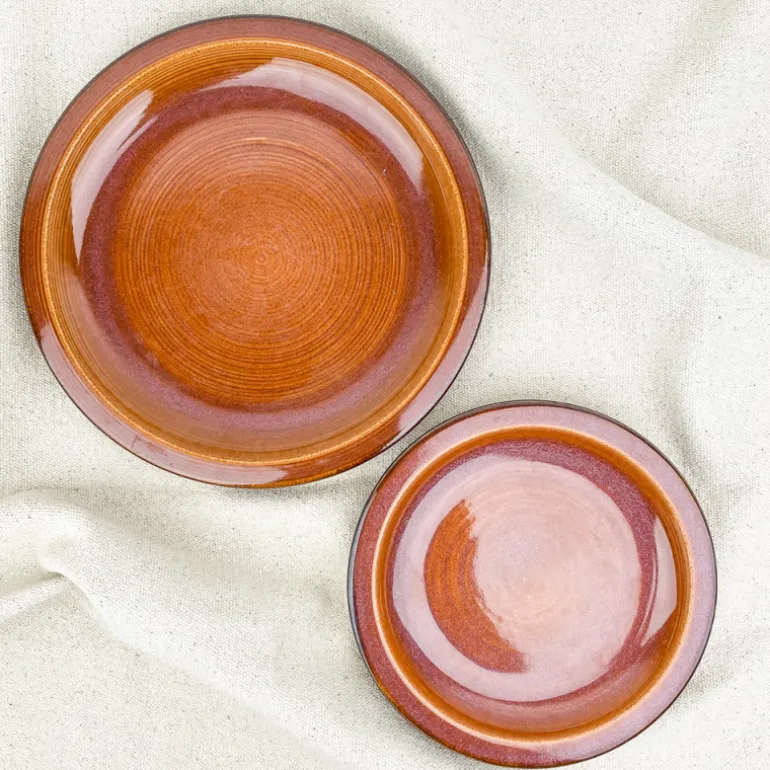 Assiette en grès caramel