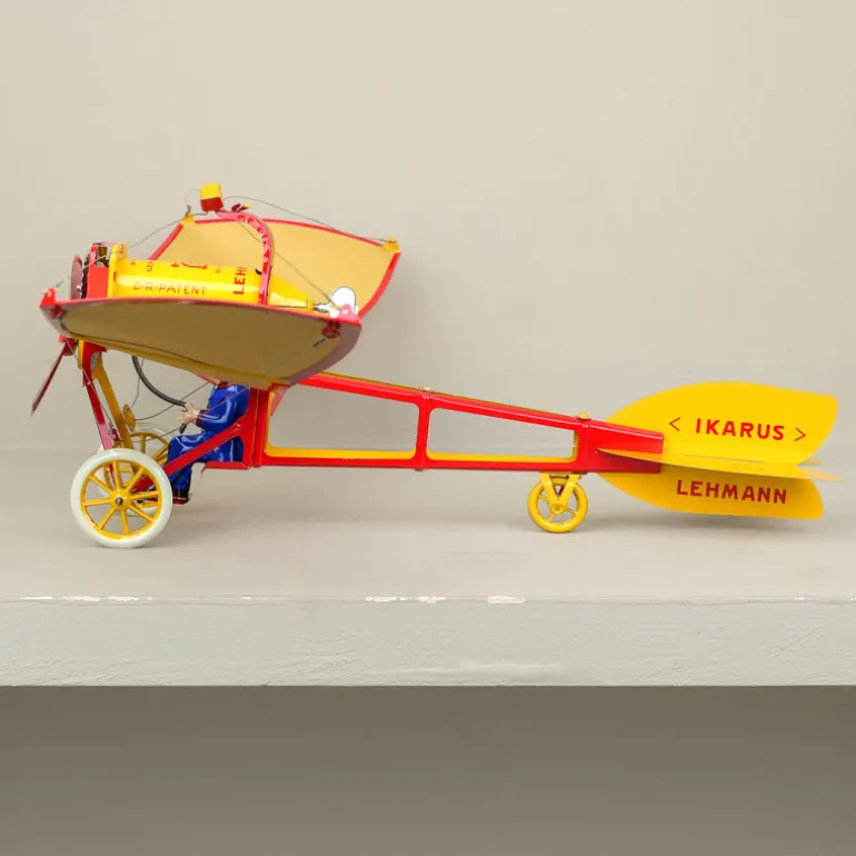 Avion Ikarus