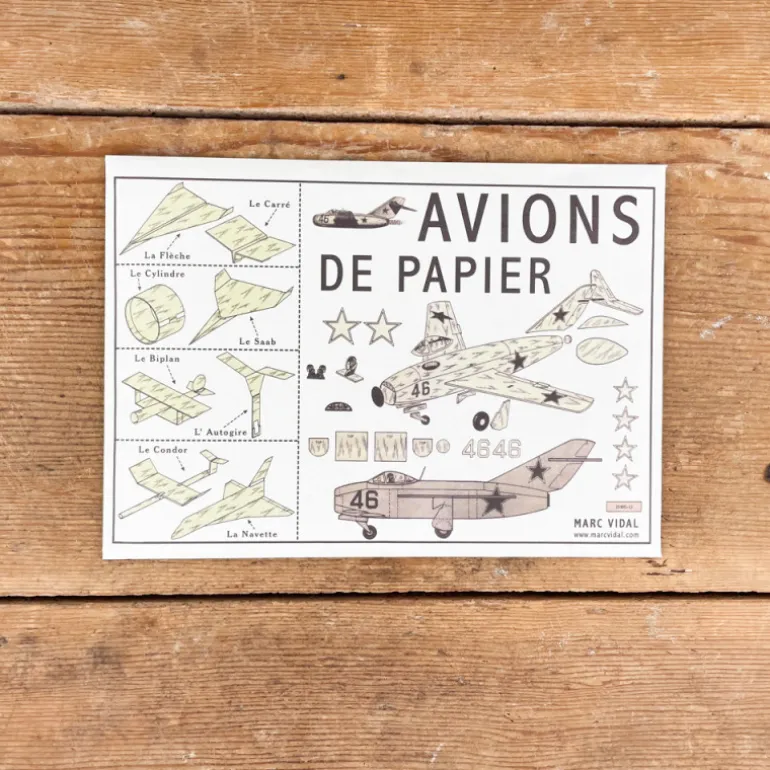 32 Avions de papier