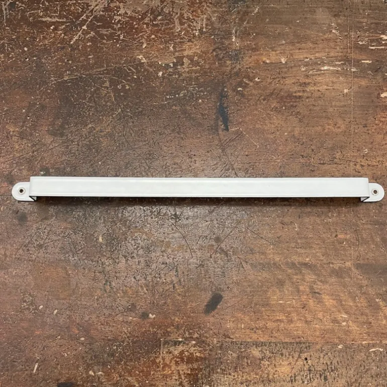 Barre d'ustensiles en émail blanc