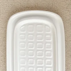 Beurrier en céramique blanche