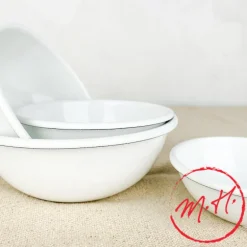 Bol en émail blanc