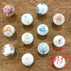 Bouton de tiroir en porcelaine motif fleuri