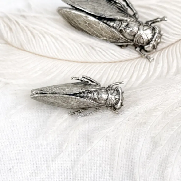 Broche cigale vieil argent