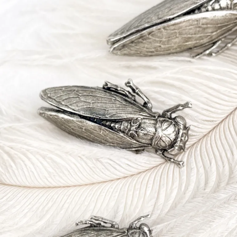 Broche cigale vieil argent