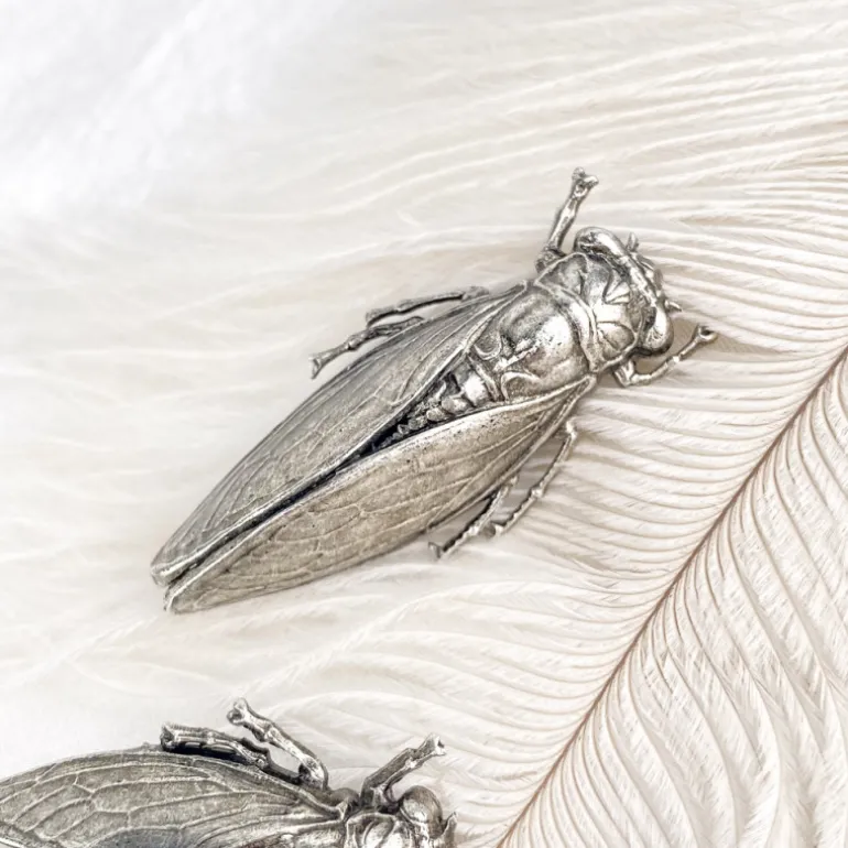 Broche cigale vieil argent