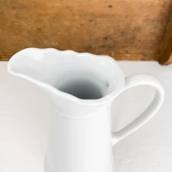 Broc Jeannot en porcelaine de Limoges
