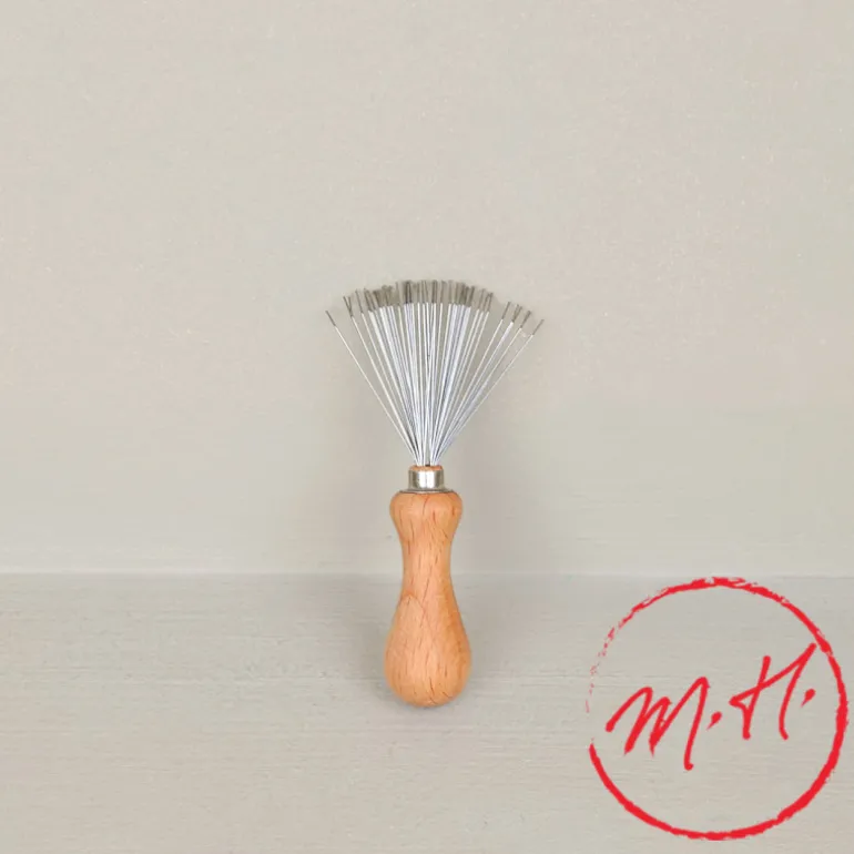 Brosse à brosses et peignes
