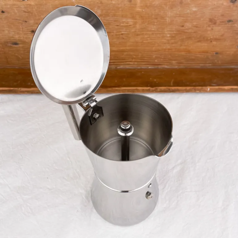 Cafetière italienne avec fermeture par rotation de la poignée