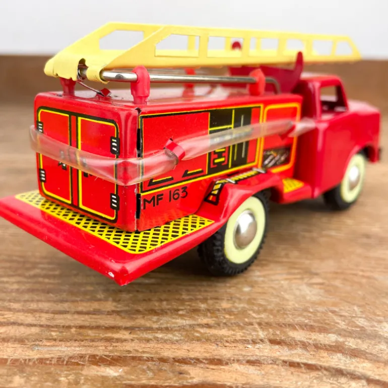 Camion de pompiers en métal