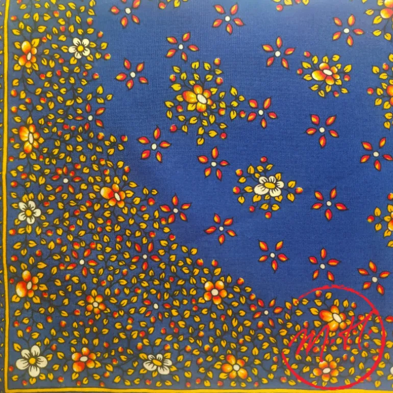 Carré provençal bleu à fleurs jaunes