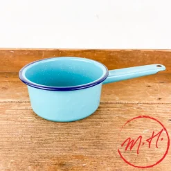 Casserole en émail turquoise