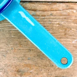 Casserole en émail turquoise