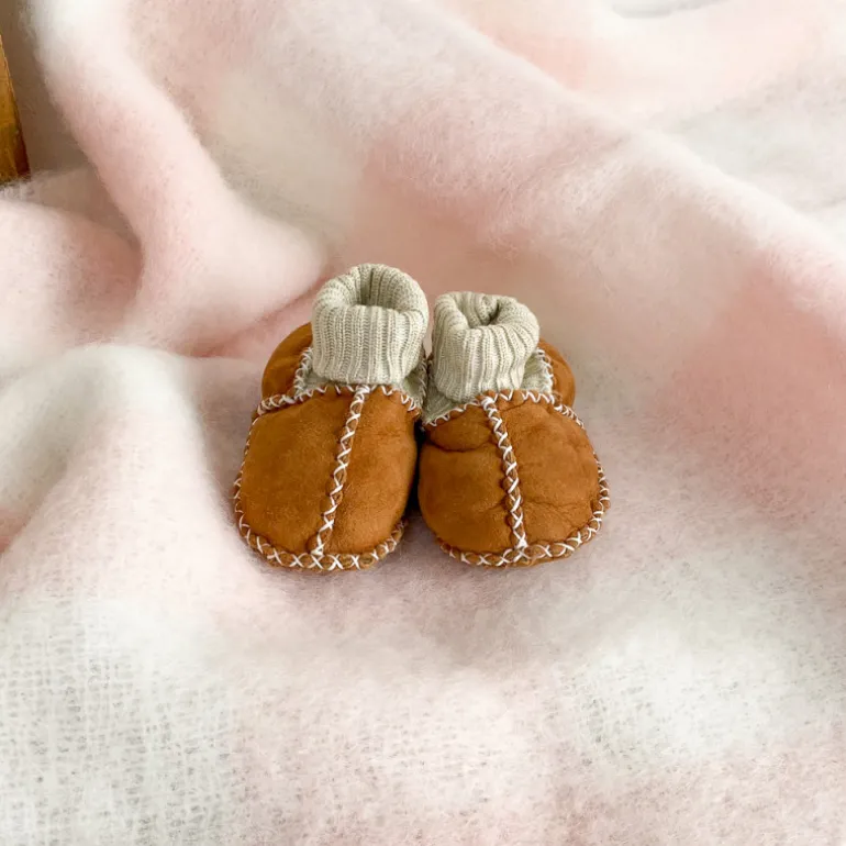 Chaussons bébé en peau d'agneau