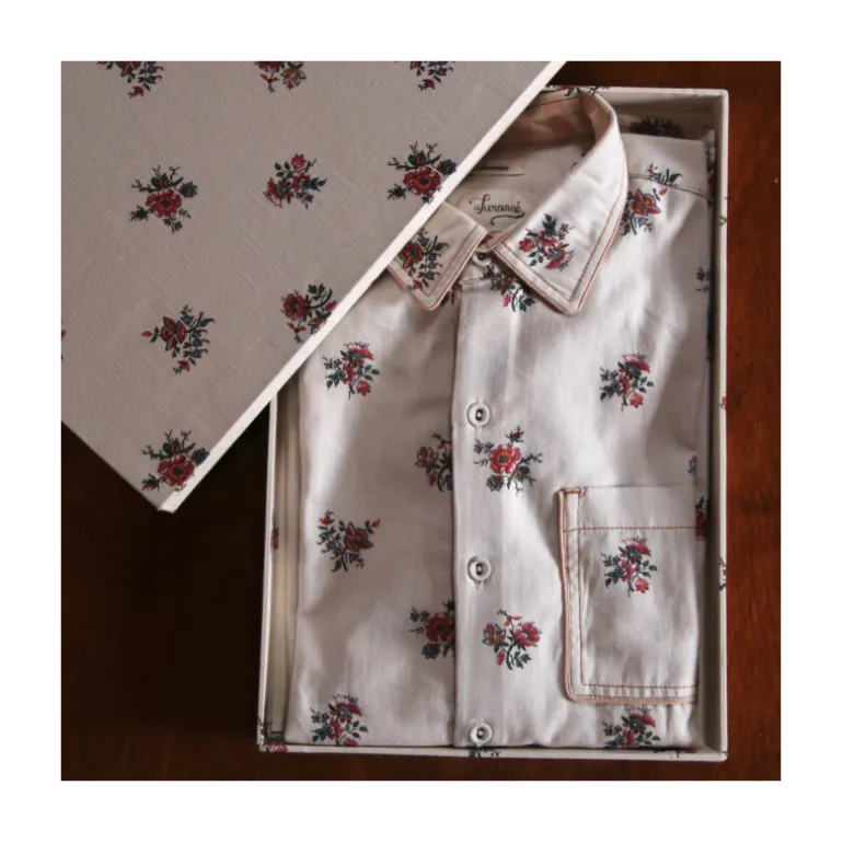 Chemise écrue à fleurs