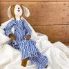 Chien de chiffon en pyjama