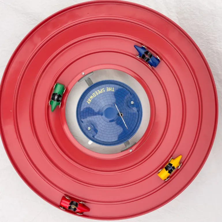 Circuit de course de voitures mécaniques