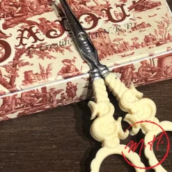 Ciseaux à broder façon ivoire monogrammés
