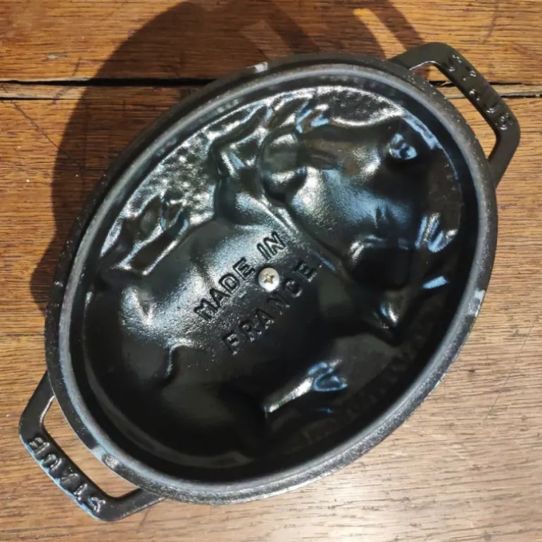 Cocotte en fonte cochonnet