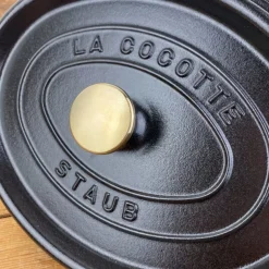 Cocotte en fonte ovale noire mate