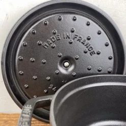 Cocotte en fonte ronde noire mate