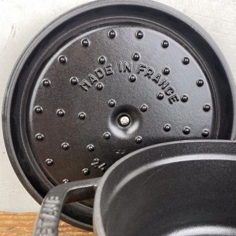 Cocotte en fonte ronde noire mate