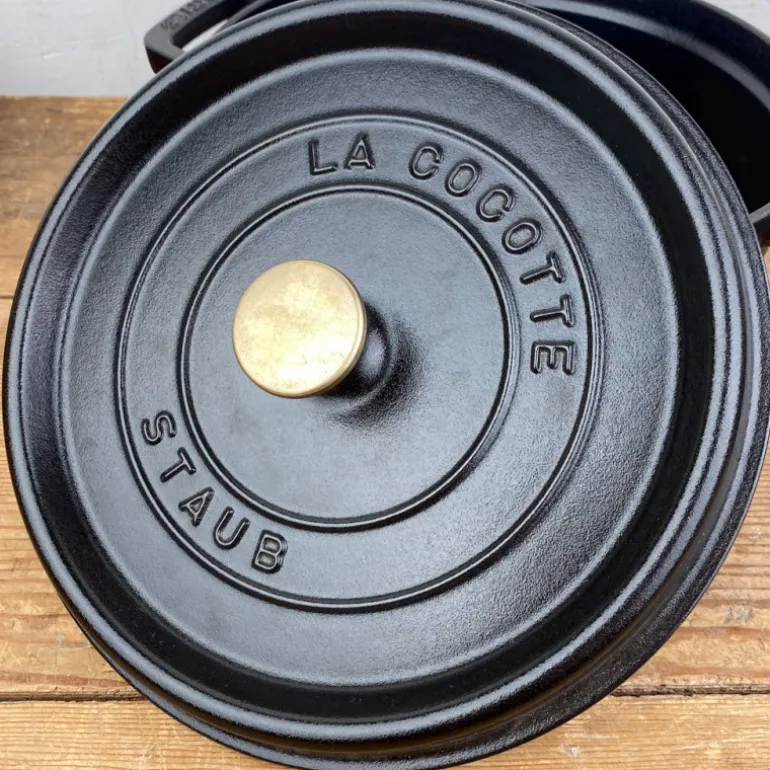 Cocotte en fonte ronde noire mate