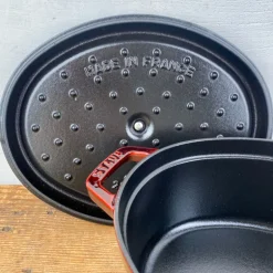 Cocotte ovale en fonte grenat