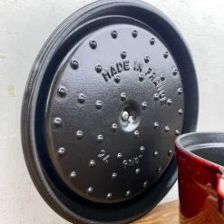 Cocotte ronde en fonte grenat