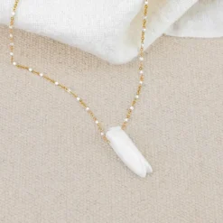 Collier cigale faïence blanche