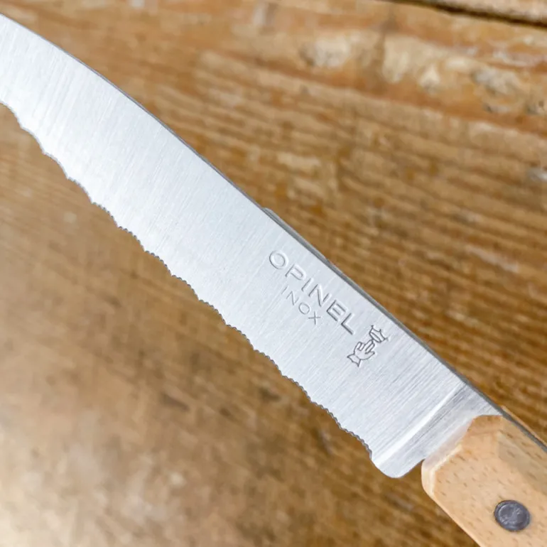 Couteau cranté Opinel en hêtre
