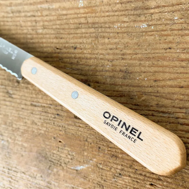Couteau cranté Opinel en hêtre