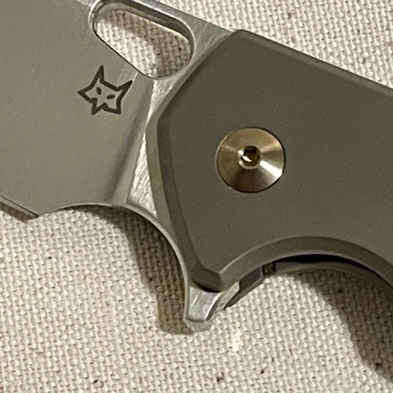 Couteau Fox Suru Titanium Bronze