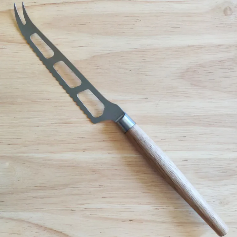Couteau à fromage long
