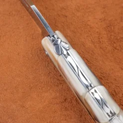 Couteau Laguiole en inox avec manche aile de pigeon en corne