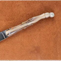 Couteau Laguiole en inox avec manche aile de pigeon en corne