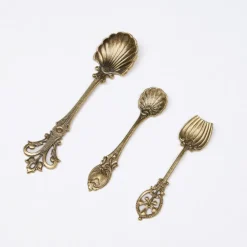 Cuillère à sel dorée