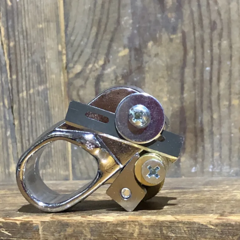 Cutter à doigt pour le cuir