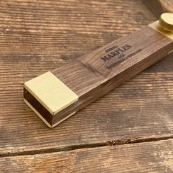 Fausse équerre en bois de rose et laiton
