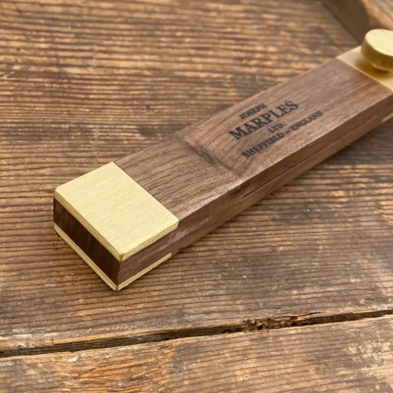 Fausse équerre en bois de rose et laiton