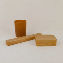 Gobelet en bois d'épicéa liquide