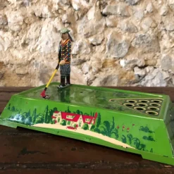Golfeur mécanique en tôle