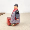Homme à valise rouge