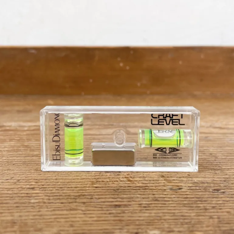 Mini niveau transparent avec aimant