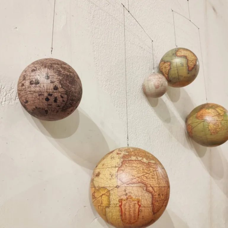 Mobile globes