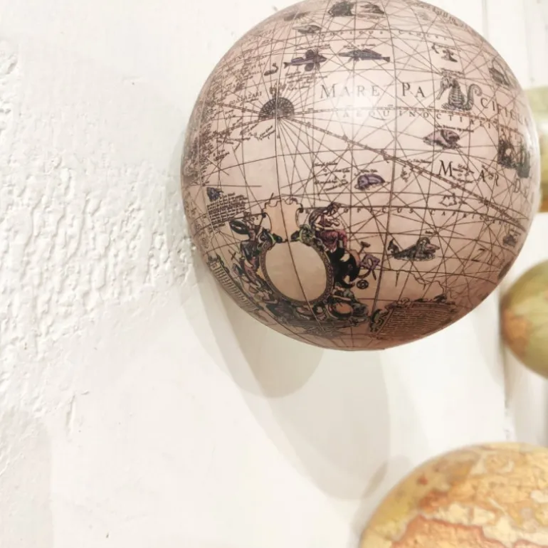 Mobile globes