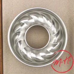 Moule à gâteau trois frères en fer blanc