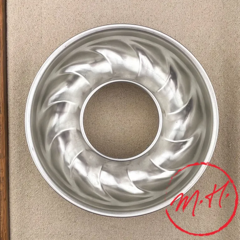 Moule à gâteau trois frères en fer blanc