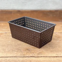 Moule à pain perforé antiadhérent